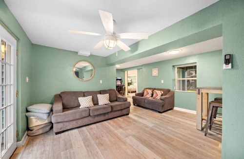 Galveston House | Cozy beach house next to Sea Isle Marina with game room