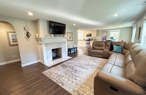 Niantic House | Cozy beach retreat in Niantic's Black Point Beach