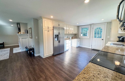 Niantic House | Cozy beach retreat in Niantic's Black Point Beach