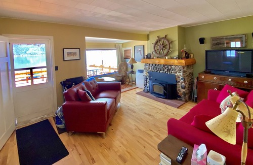 Sorrento Cabin | Cozy Beachfront Cabin