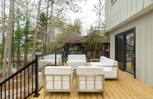 Wymbolwood Beach Cottage | Cozy Beachfront Cottage: Private Beach, Hot Tub