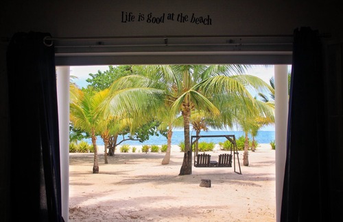 Glover's Reef Apartment | Cozy Beachfront Suite for Couples, Ground Floor
