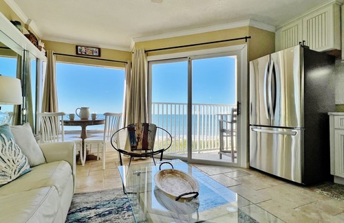 Belleair Beach Condo | Cozy Beachfront Retreat right on the Sand, Sparkling Pool, & Charming Coastal Flair!