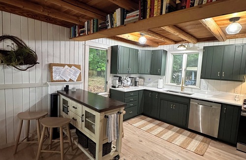 Harbor Springs Cottage | Cozy beachfront cottage in Harbor Springs/Good Hart/M-119/Tunnel of Trees.