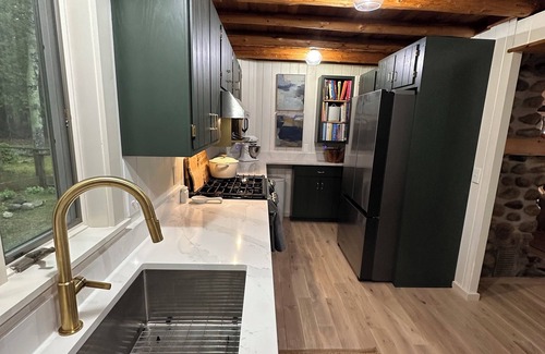 Harbor Springs Cottage | Cozy beachfront cottage in Harbor Springs/Good Hart/M-119/Tunnel of Trees.