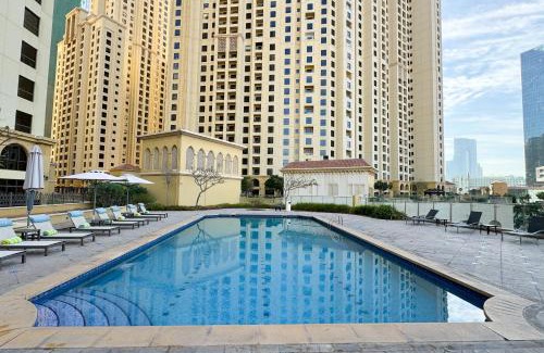 Dubai Marina Apartment | Cozy Beachside 1-bedroom in Murjan