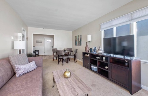Hermosa Beach Apartment | Cozy Beachside Apt with Laundry, AC, Patio