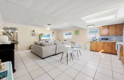 Fort Pierce House | Cozy Beachside Escape with Spacious Backyard & Modern Furnishings