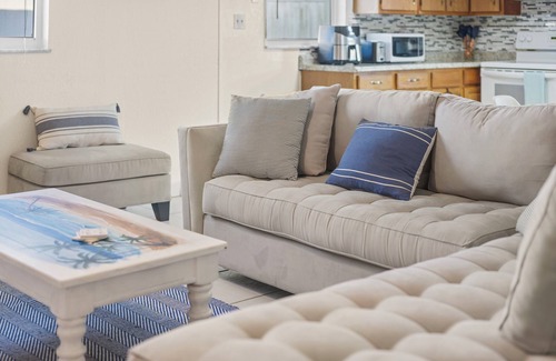 Fort Pierce House | Cozy Beachside Escape with Spacious Backyard & Modern Furnishings