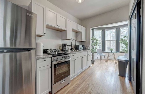 Lower East Side Apartment | Cozy Beachside Studio in McKinley Beach, BradySt