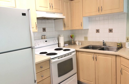 Florida Ridge Condo | Cozy Beachside town getaway with quiet preserve views.