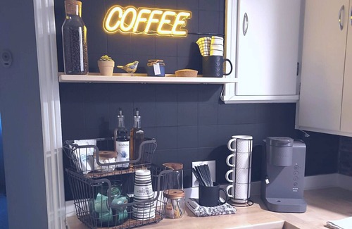 Vermilion House | Cozy Beachtown Bungalow perfect for any getaway