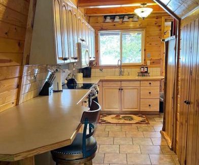 Island Park House | Cozy Bear Cabin Getaway