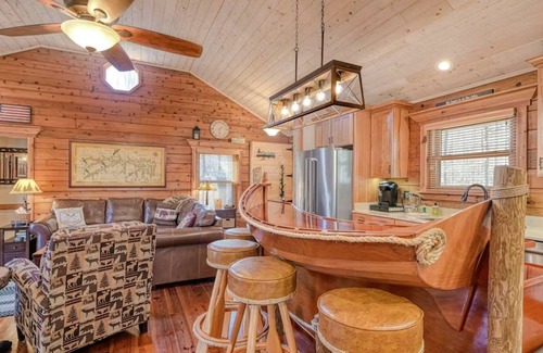 Mineral Cabin | Cozy Bear Cabin provides lakeside living, boathouse bar and yes.pickle ball.