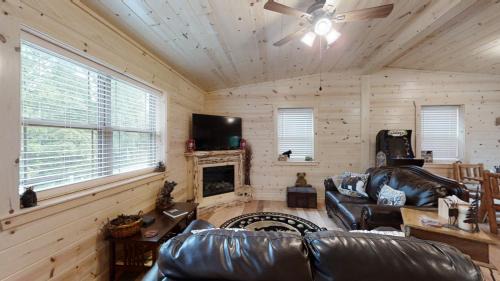 Pigeon Forge House | Cozy Bear Den cabin