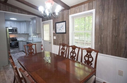 Lake Ariel House | Cozy Bear Hideaway 🐻