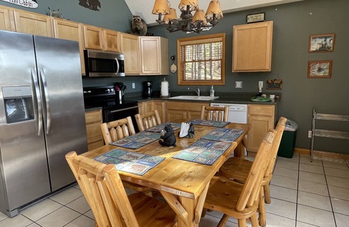 Lake Arrowhead Ski Chalet | Cozy Bear's Den Chalet w/Hot Tub & Fire-pit close to Hiking Skiing Snowmobiling!