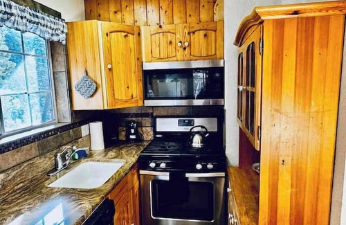Yosemite West Apartment | Cozy Bear South-Inside Yosemite-Sleeps 5