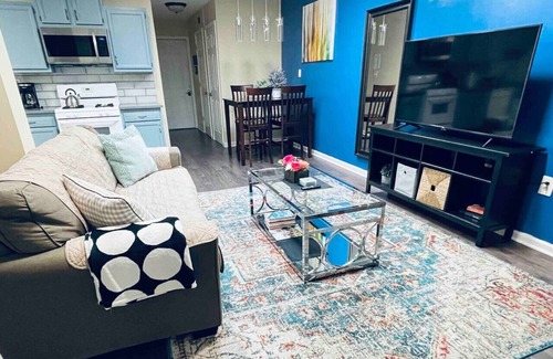 Hawthorne Apartment | Cozy Beautiful 2BD Apt in Center City