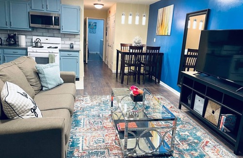 Hawthorne Apartment | Cozy Beautiful 2BD Apt in Center City