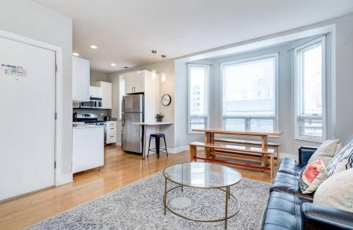 River North Apartment | Cozy Beautiful Downtown Unit CHI in Prime River North Location near Mag Mile - 2