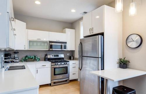 River North Apartment | Cozy Beautiful Downtown Unit CHI in Prime River North Location near Mag Mile - 2