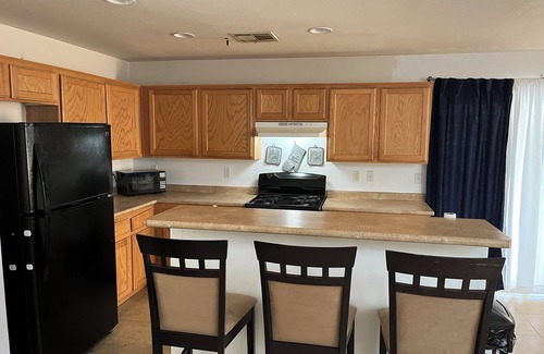Sunrise Manor House | Cozy, beautiful & family friendly 3br home just minutes away from the strip!