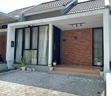 Tembalang House | Cozy & Beautiful house in Tembalang