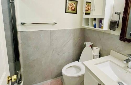 Malton House | Cozy & Beautiful Private Room - Minutes from airport & transit