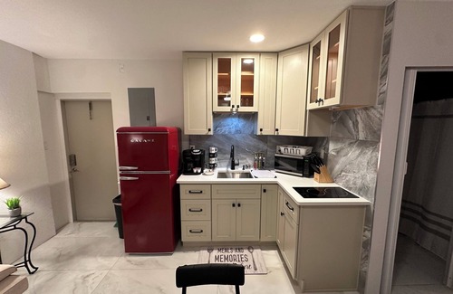 Orlando Apartment | Cozy, beautiful studio apartment perfect for weekend getaways for couples.