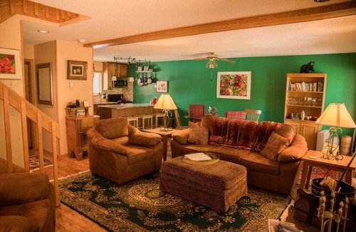 Davis Condo | Cozy, Beautifully Furnished Condo 10 Minutes to Ski Resorts