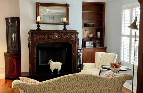 Smithville Bed & Breakfast | Cozy bed & breakfast in peaceful Smithville with pool, lake, waterfall & gardens