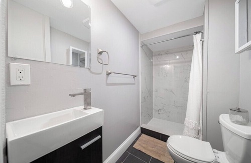 Columbus Park - Andrew Square Apartment | Cozy Bedroom in Convenient Downtown Location