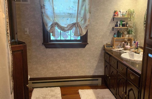 Plaistow House | Cozy Bedroom in English Cottage Home with priv office/living space in Plaistow!