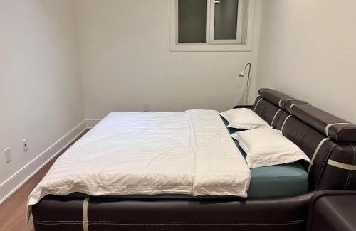 Shaughnessy House | Cozy Bedroom with Private Bathroom in Vancouver West