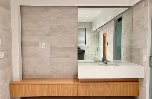 Shaughnessy House | Cozy Bedroom with Private Bathroom in Vancouver West