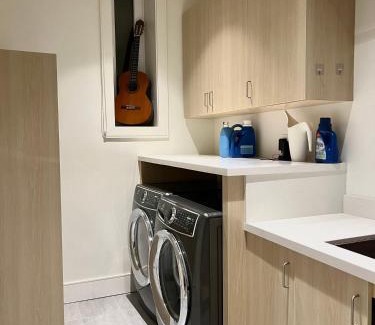 Shaughnessy House | Cozy Bedroom with Private Bathroom in Vancouver West