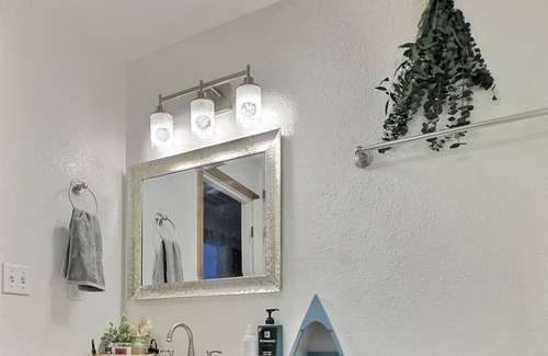 Thurston House | Cozy bedroom with shared bathroom