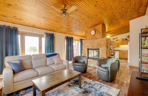 Bixby Cottage | Cozy Belgrade Cottage w/Wood-Burning Stove!