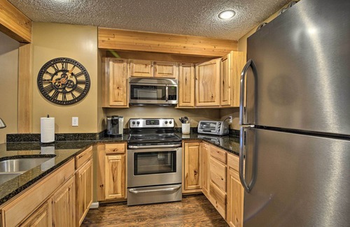 Bellaire Condo | Cozy Bellaire Condo w/Balcony - 3 Mi to Skiing!