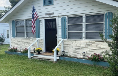 White Lake House | COZY Bellaport Cottage at White Lake/Pet Friendly: Quick walk to the Lake