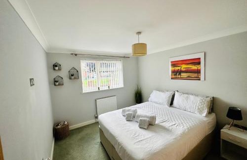 Bicester Apartment | Cozy Bicester Village townhouse with garden