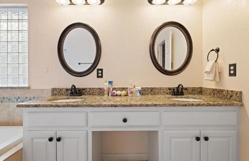Far North Dallas House | Cozy Big Room with Bed For Long Stay