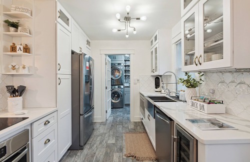 Drayton Plains House | Cozy Birmingham Chalet: Walk to Town, 3BR, Office, Clean & Modern