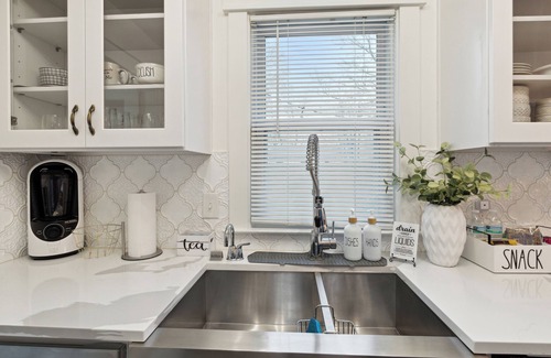 Drayton Plains House | Cozy Birmingham Chalet: Walk to Town, 3BR, Office, Clean & Modern