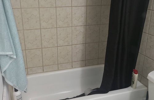 Newmarket House | Cozy Bl1 Bedroom Basment In Newmarket All Amenities + Playstation 4 & Netflix