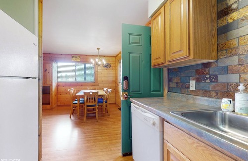 Warrens Cabin | Cozy Blue 2 bedroom cabin in enchanting Warrens, Unit B