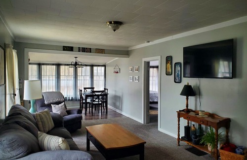 Greenville Cottage | Cozy Blue Cottage With Access To All Sports Lake.