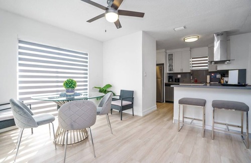 Cutler Bay House | Cozy Blue Door Duplex, Central in Cutler Bay