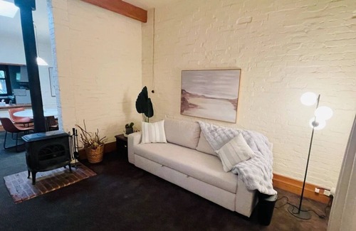 Norwood House | Cozy Bluestone House in Norwood – Perfect for Families and Their Pets